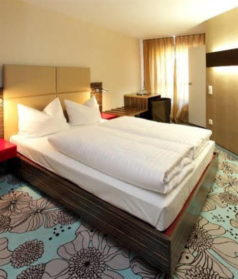 היילברון Arkade Hotel Am Theater מראה חיצוני תמונה